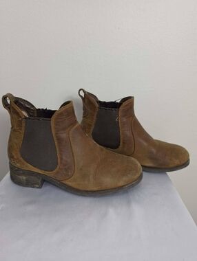 UGG Tan Leather Ankle Chelsea Boots Sz 7US